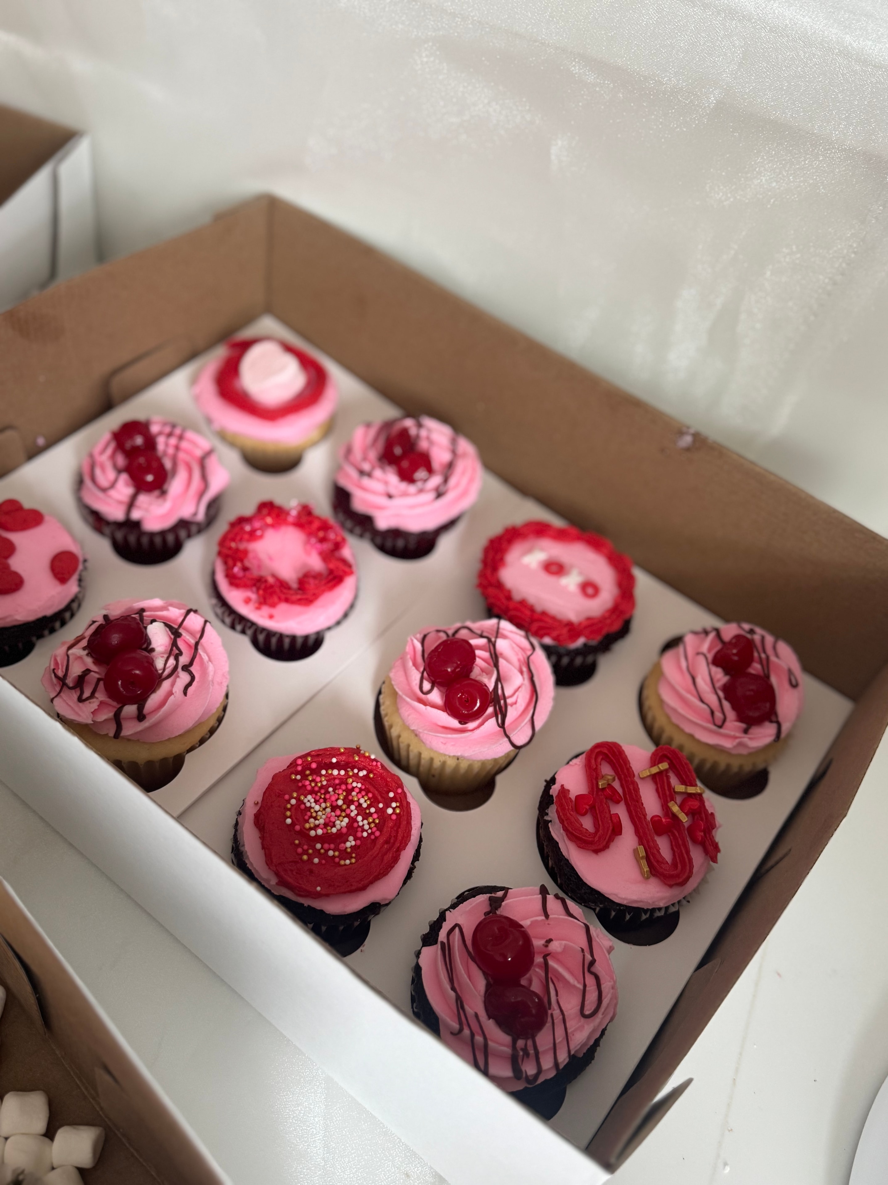 Cupcakes + cake pops